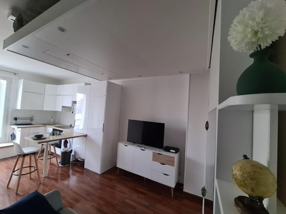 Studio A 2 Pas De La Gare Sartrouville Exterior foto